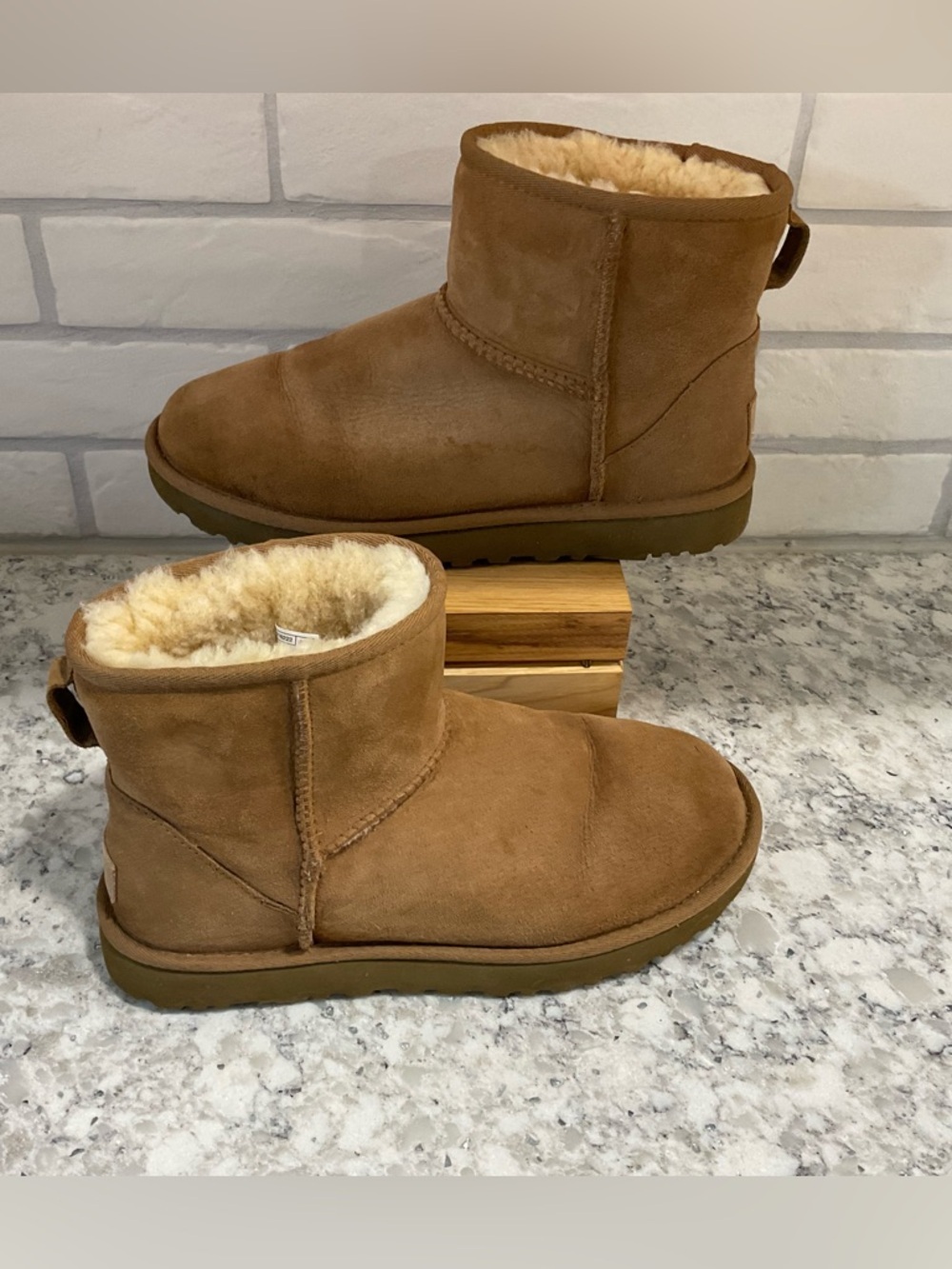 Women’s UGG Classic Mini II Short Shearling Boot Chestnut Size 8 Cozy Festival